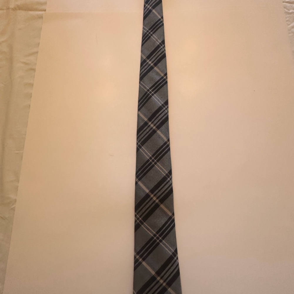 Classic Plaid Men's Tie - Black and Gray
